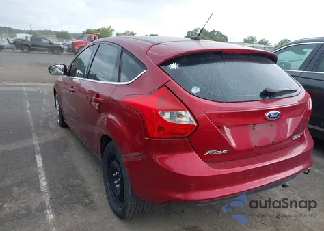 2013 Ford Focus Titanium z USA, uszkodzony, nr VIN 1FADP3N23DL274828